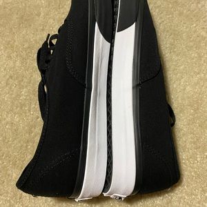 Vans shoes for men black and white Sz 11.5